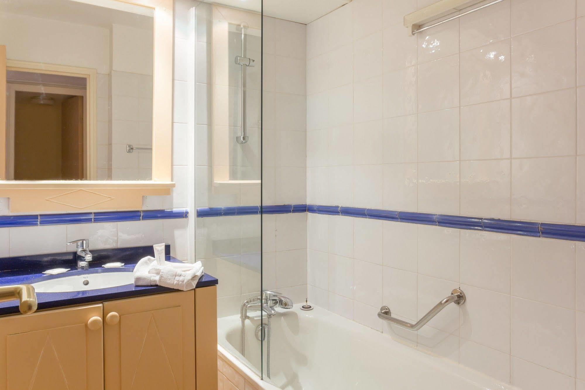 Residence Pierre & Vacances Les Rivages Du Parc ม็องตง ภายนอก รูปภาพ